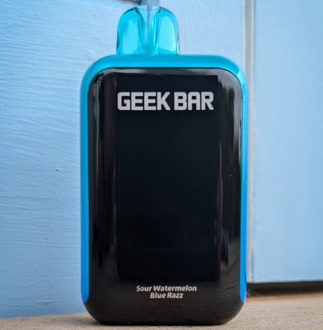 電子タバコ市場の新星：日本で話題沸騰中の「Geek Bar」とは？